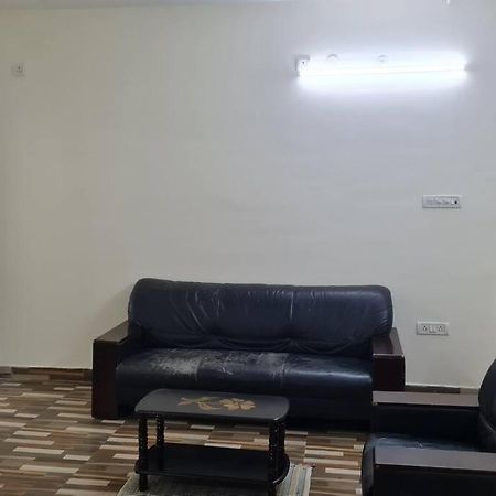 Kamalam 2 Bhk - Non Ac Βίλα Κοϊμπατόρε Εξωτερικό φωτογραφία