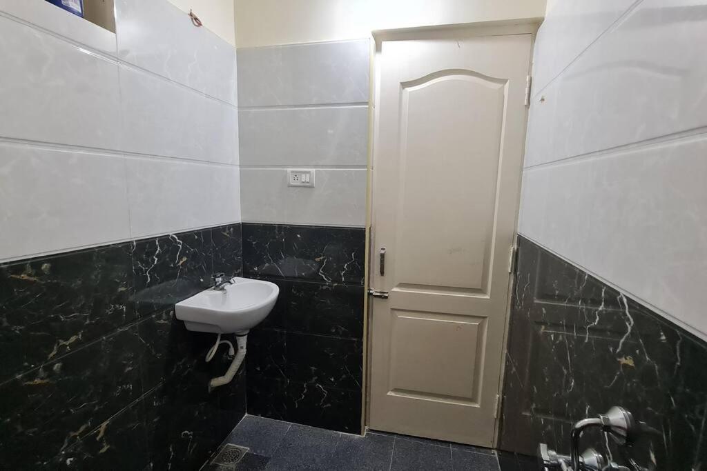 Kamalam 2 Bhk - Non Ac Βίλα Κοϊμπατόρε Εξωτερικό φωτογραφία