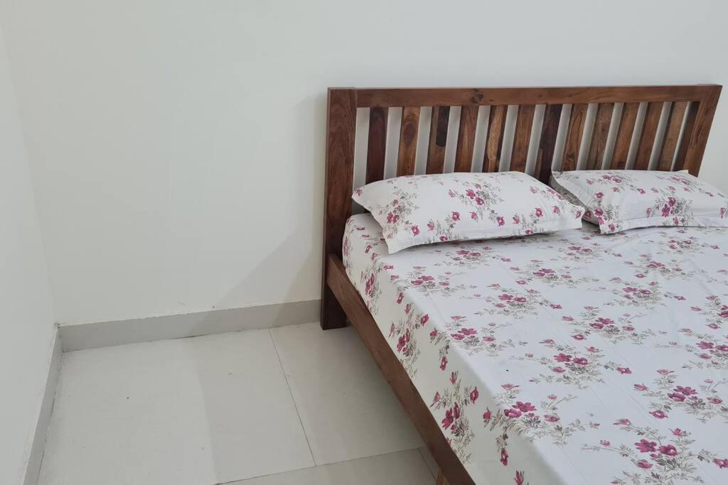 Kamalam 2 Bhk - Non Ac Βίλα Κοϊμπατόρε Εξωτερικό φωτογραφία